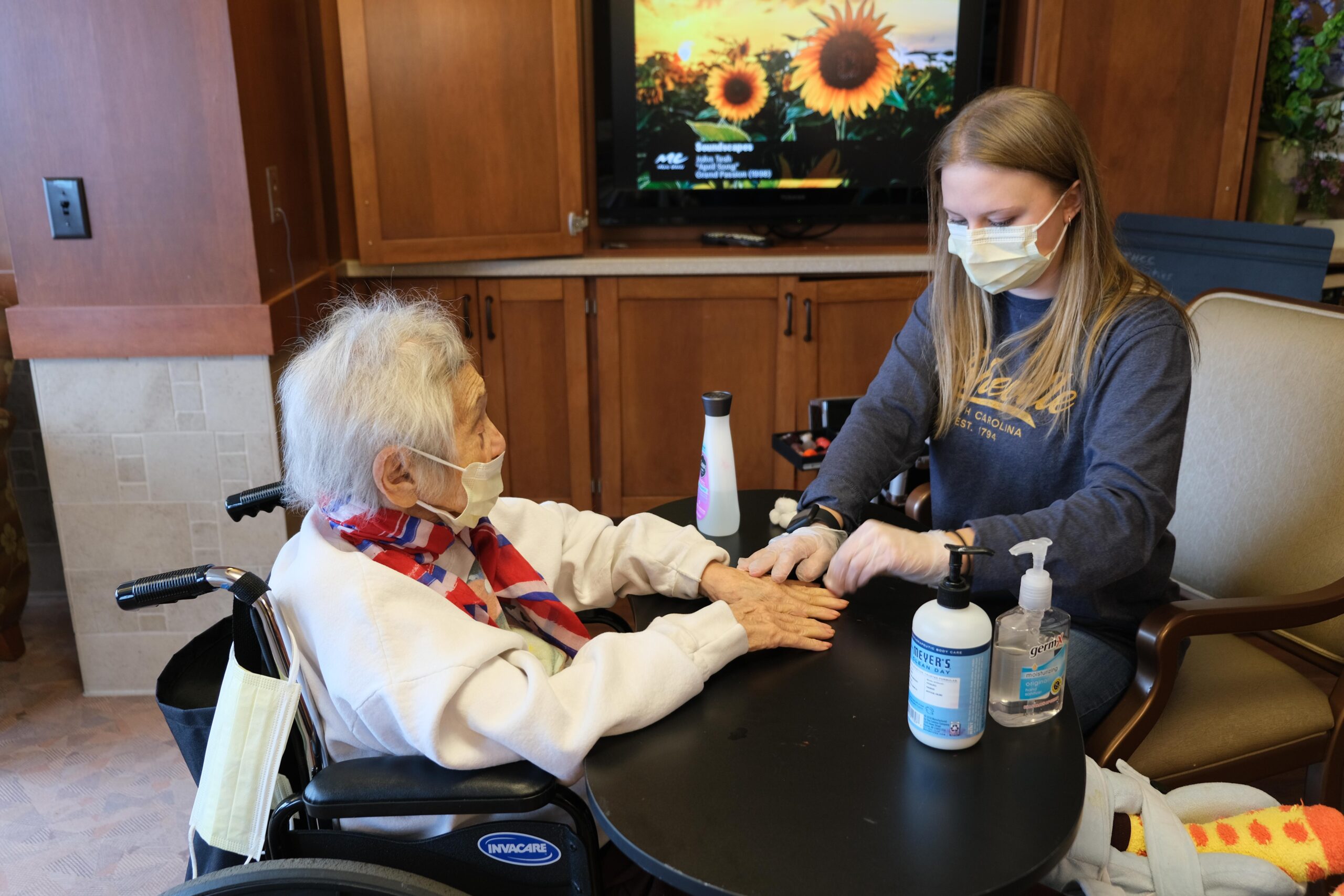 resident getting their nails done by a nail technician at Jewish Home
